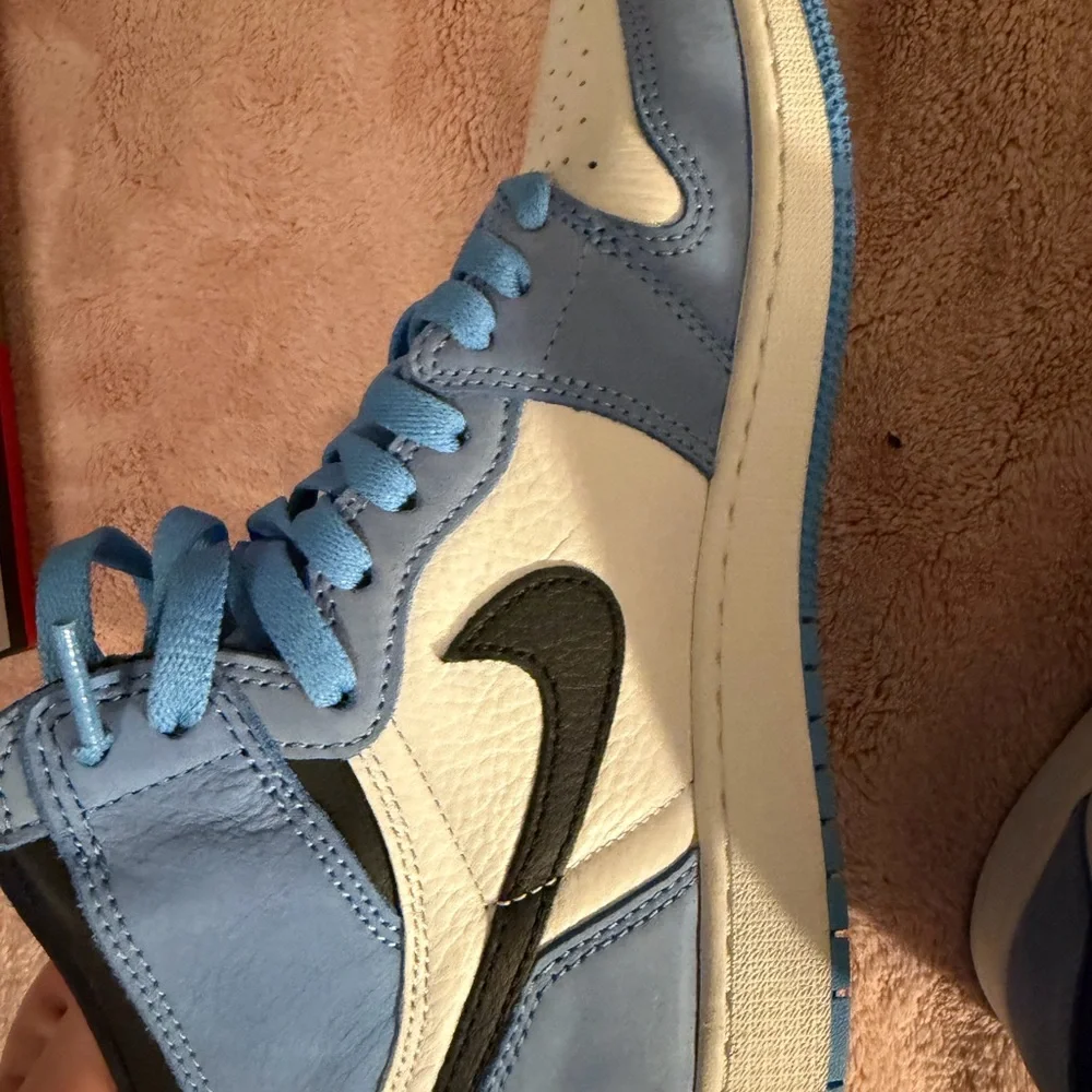 Air Jordan 1 Retro High White University Blue Black GS